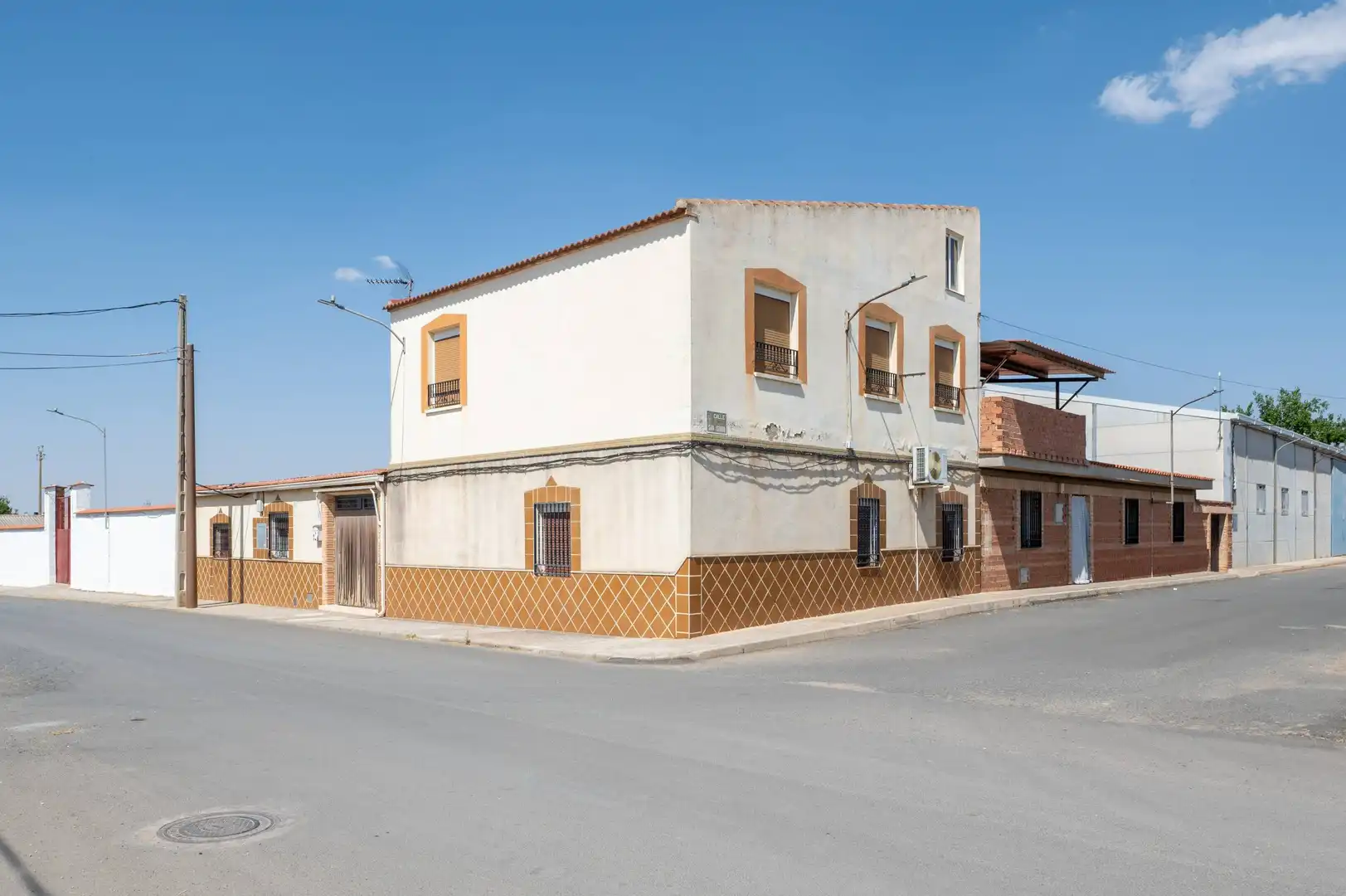 Vista exterior de Casa o chalet en venta en Calzada de Calatrava con Calefacción