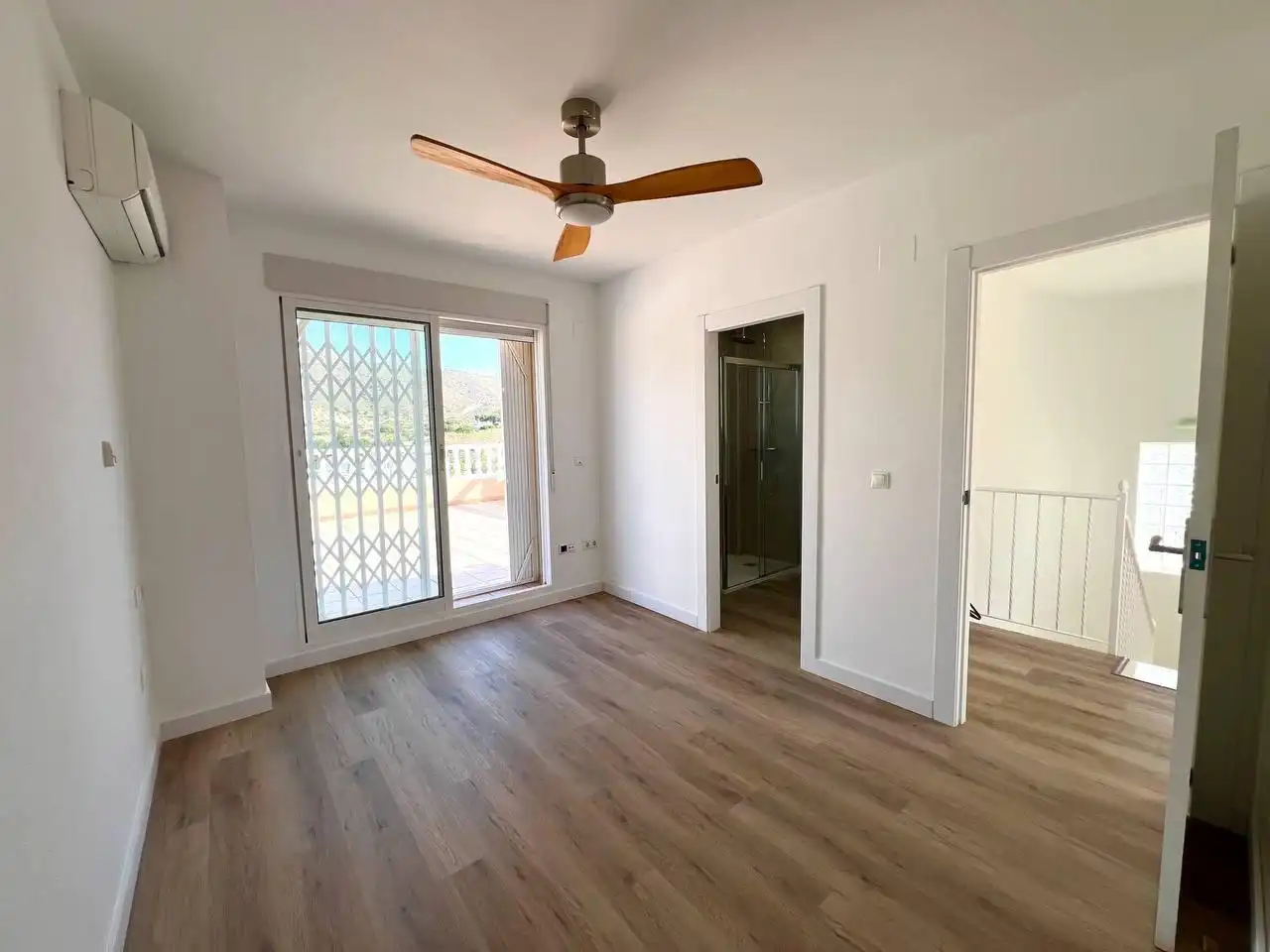 Habitación de Casa o chalet en venta en El Campello con Aire acondicionado, Calefacción y Jardín privado