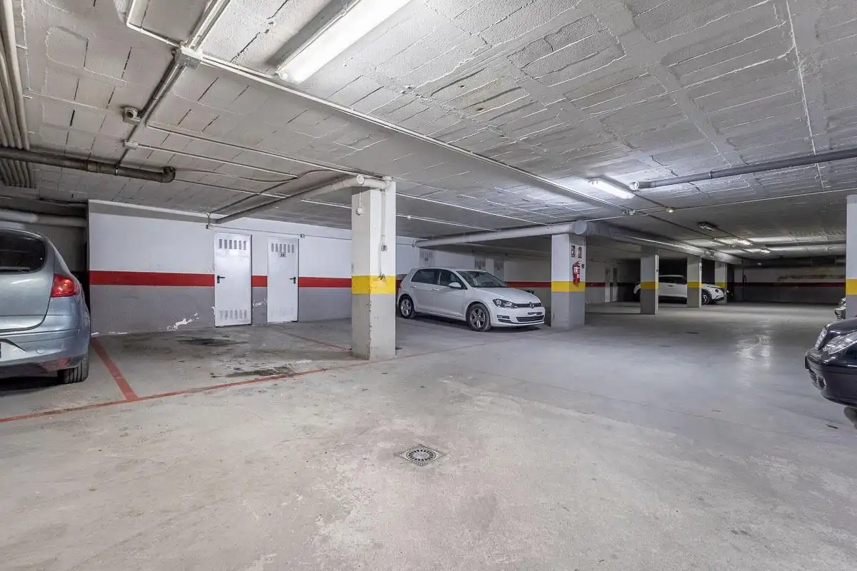 Parking de Piso en venta en La Zubia con Aire acondicionado y Trastero