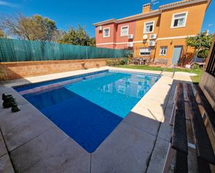 Piscina de Casa adosada en venda en Espartinas amb Aire condicionat, Calefacció i Jardí privat