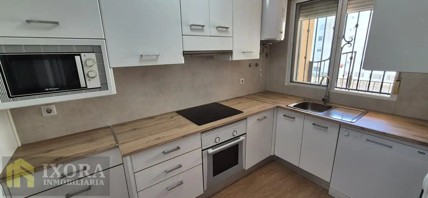 Duplex in vendita a Calle Pintor Juan Gris, imagen 3