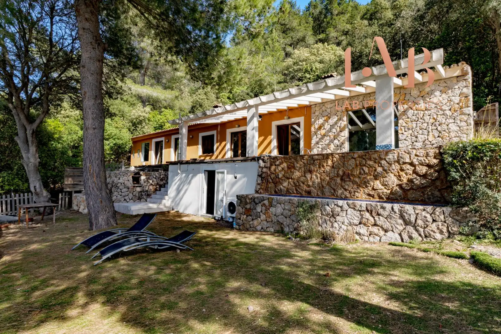 Vista exterior de Finca rústica en venda en Esporles amb Aire condicionat, Calefacció i Jardí privat
