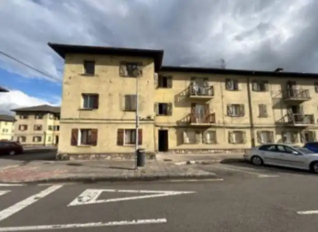 Vista exterior de Piso en venta en Avilés