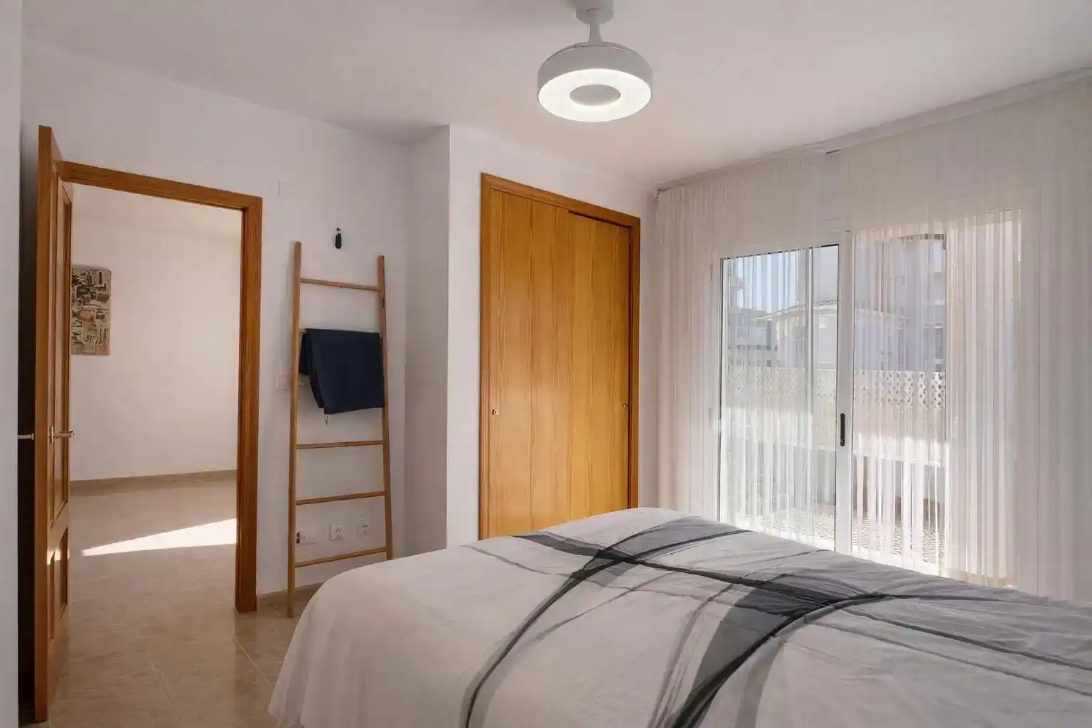 Schlafzimmer von Wohnungen zum Verkauf in Piles mit Klimaanlage, Schwimmbad und Balkon