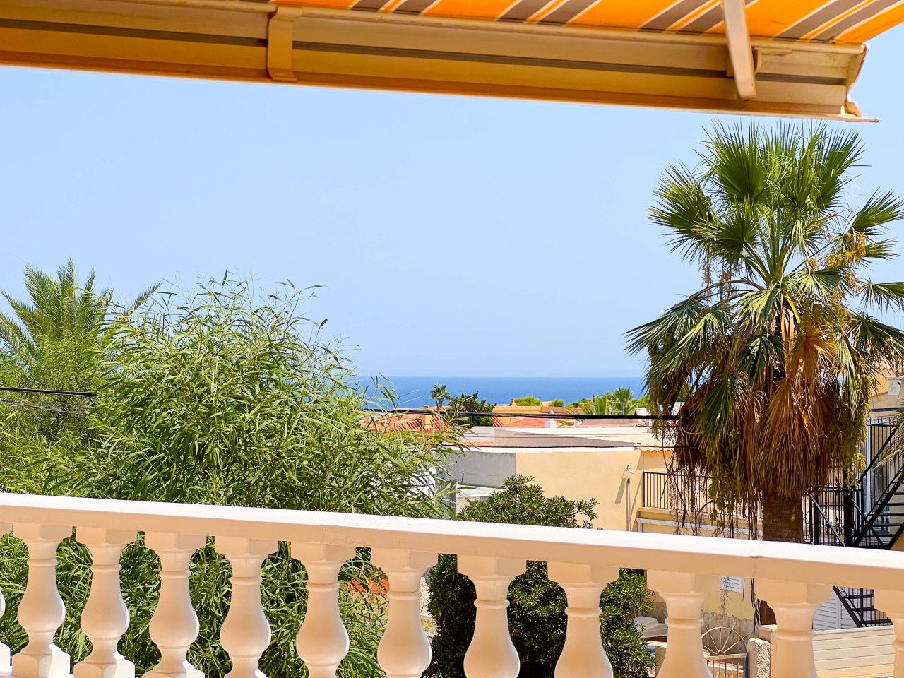 Vista exterior de Pis en venda en Torrevieja amb Terrassa, Moblat i Rentadora