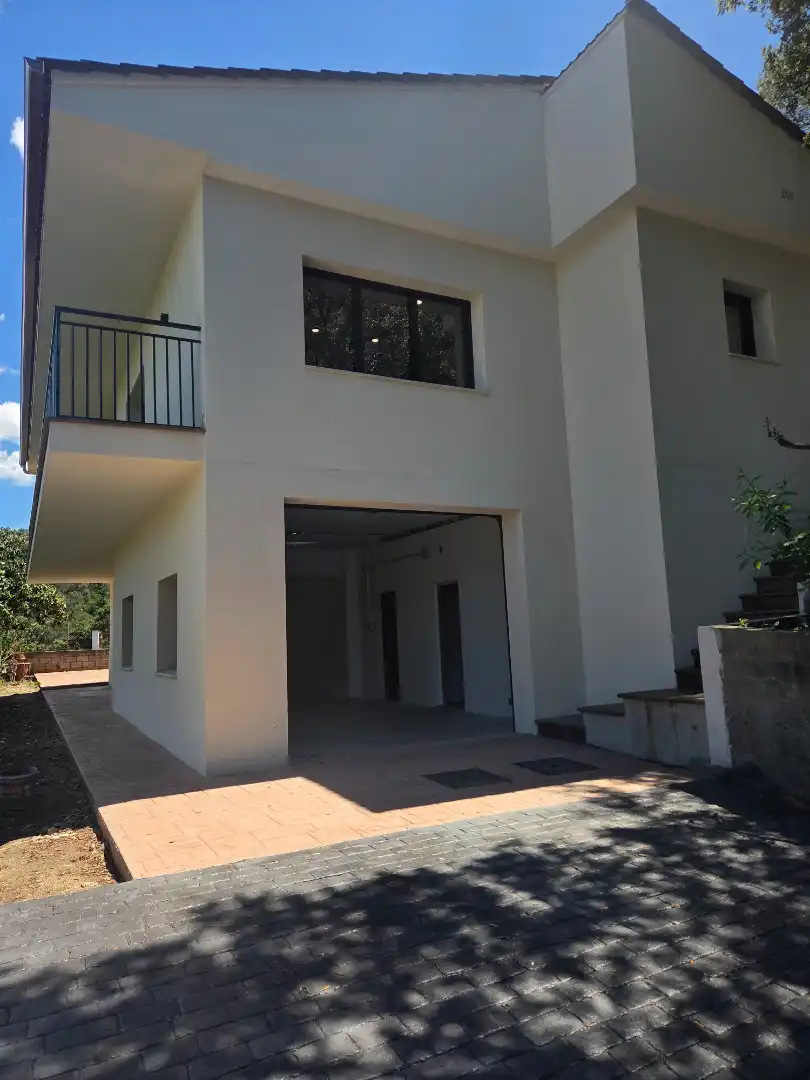 Vista exterior de Casa o xalet en venda en Torrelles de Llobregat amb Aire condicionat, Calefacció i Jardí privat