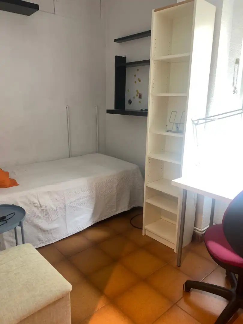 Dormitori de Pis de lloguer en Granada amb Aire condicionat, Calefacció i Moblat