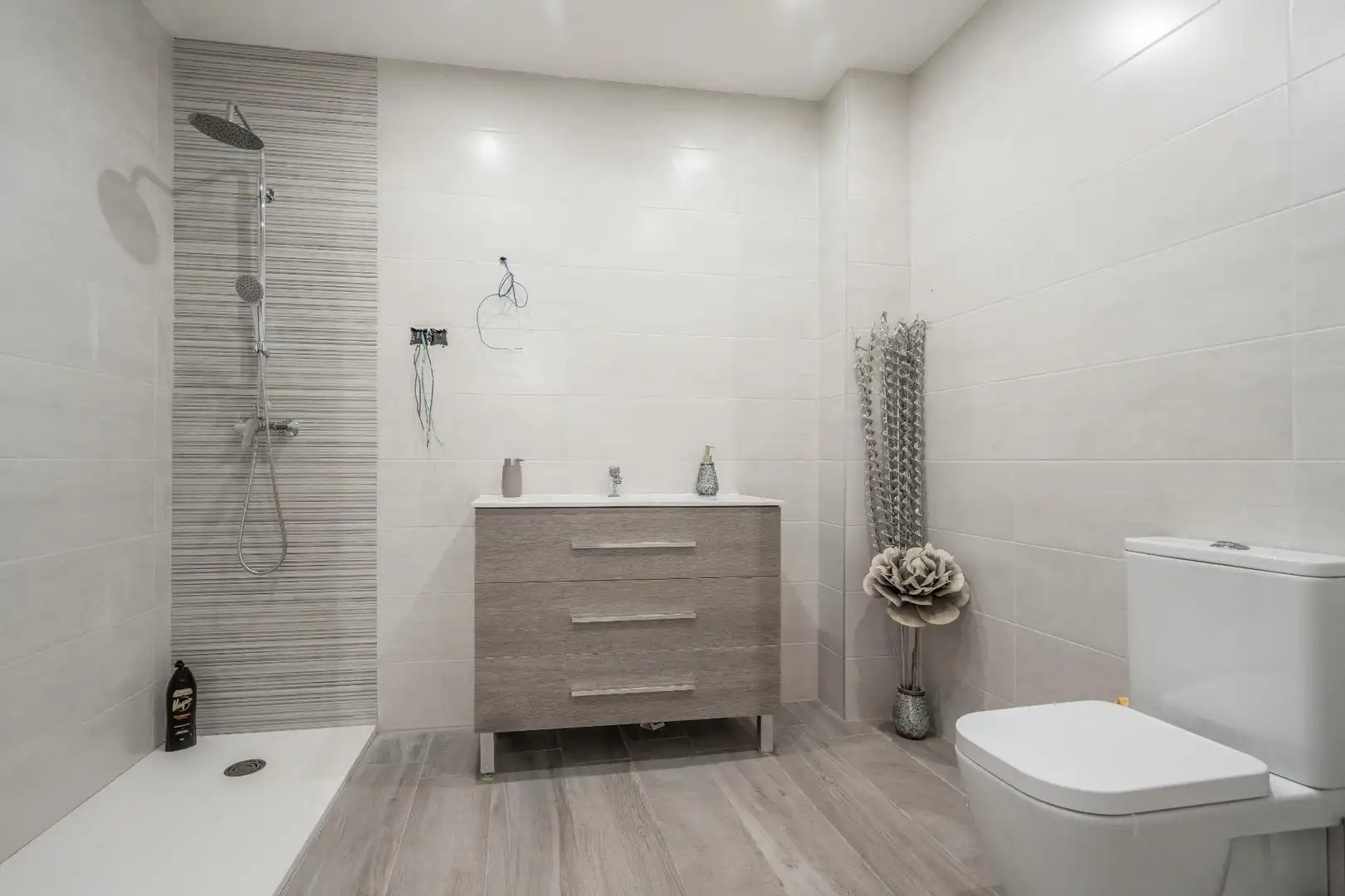Bathroom of Houses for sale in Valencia  with Private garden, Terrace and Swimming Pool