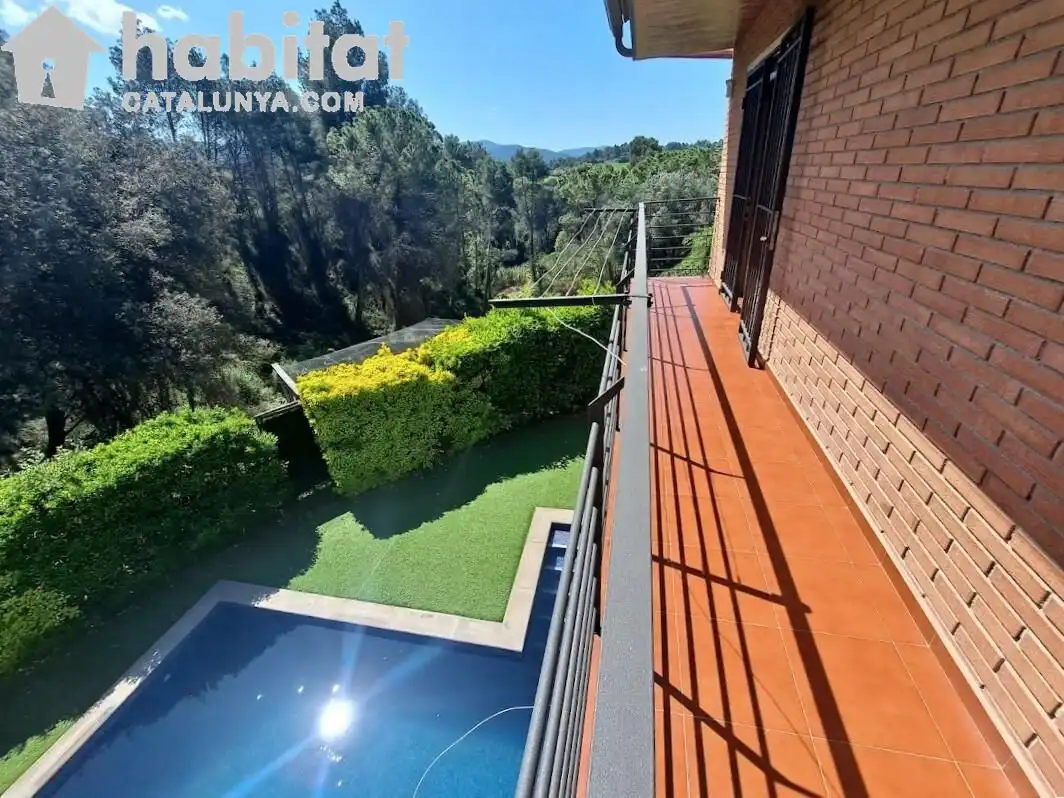 Piscina de Casa o xalet en venda en Sant Esteve Sesrovires amb Aire condicionat, Jardí privat i Terrassa