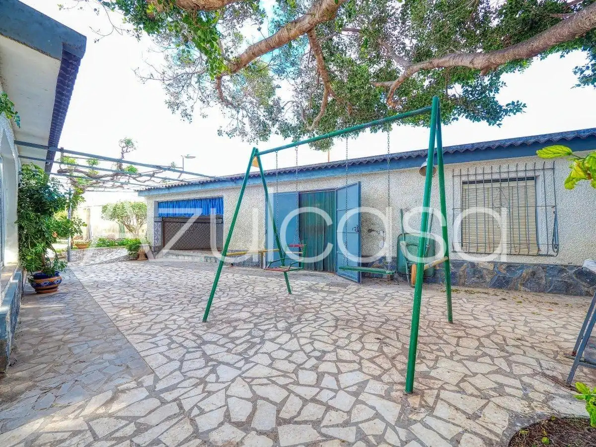 Vista exterior de Casa o xalet en venda en Busot amb Aire condicionat, Traster i Piscina