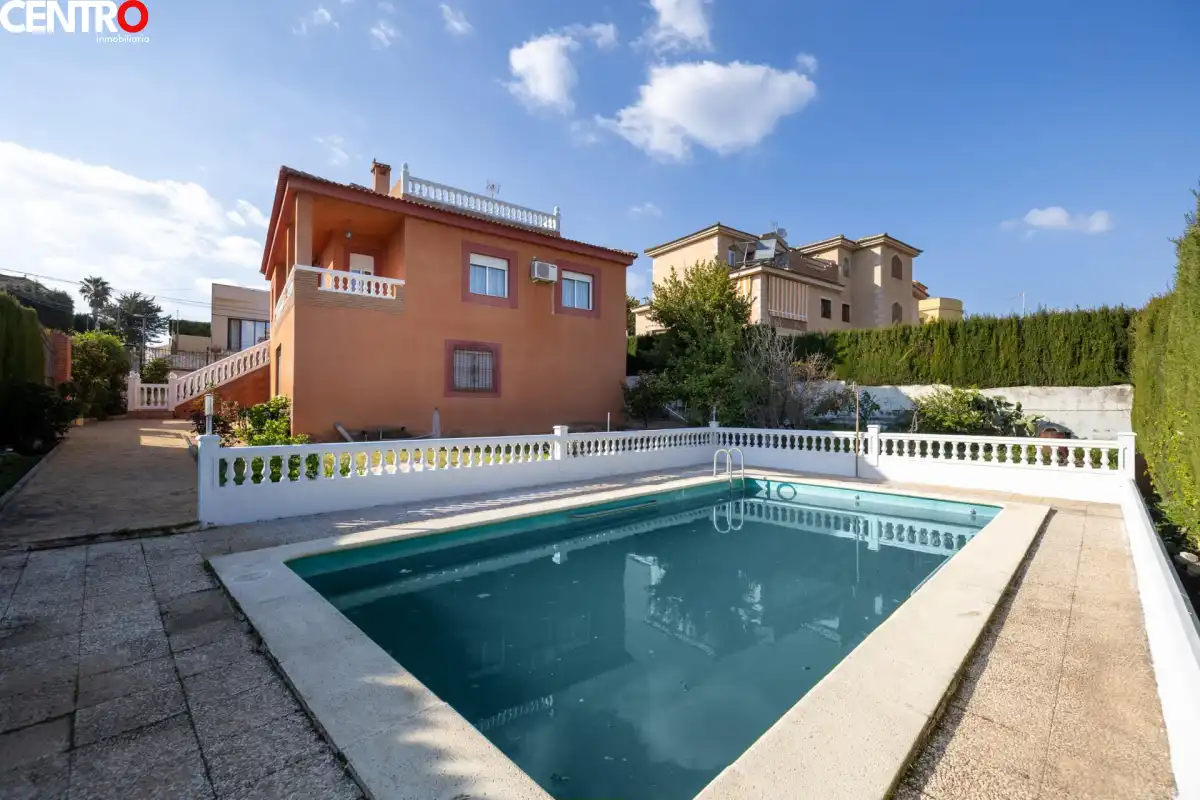 Piscina de Piso en venta en Villa de Otura con Aire acondicionado, Calefacción y Terraza