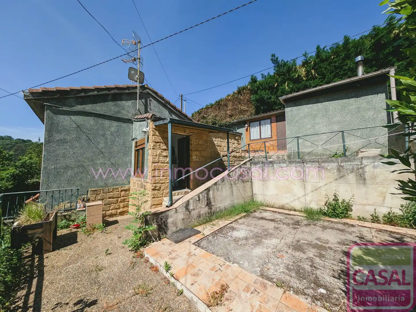Exterior view of Houses for sale in San Martín del Rey Aurelio  with Heating, Terrace and Storage room