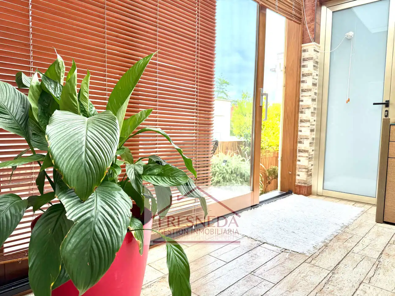 Terrassa de Casa adosada en venda en Siero amb Calefacció, Jardí privat i Parquet