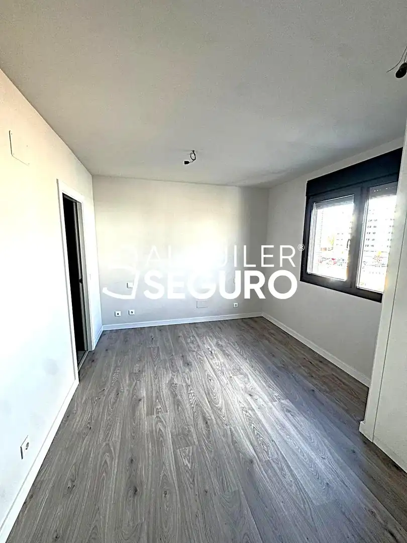 Flat for rent in de Vicente Ferrer , Ciudad de la Comunicación - Arco Ladrillo