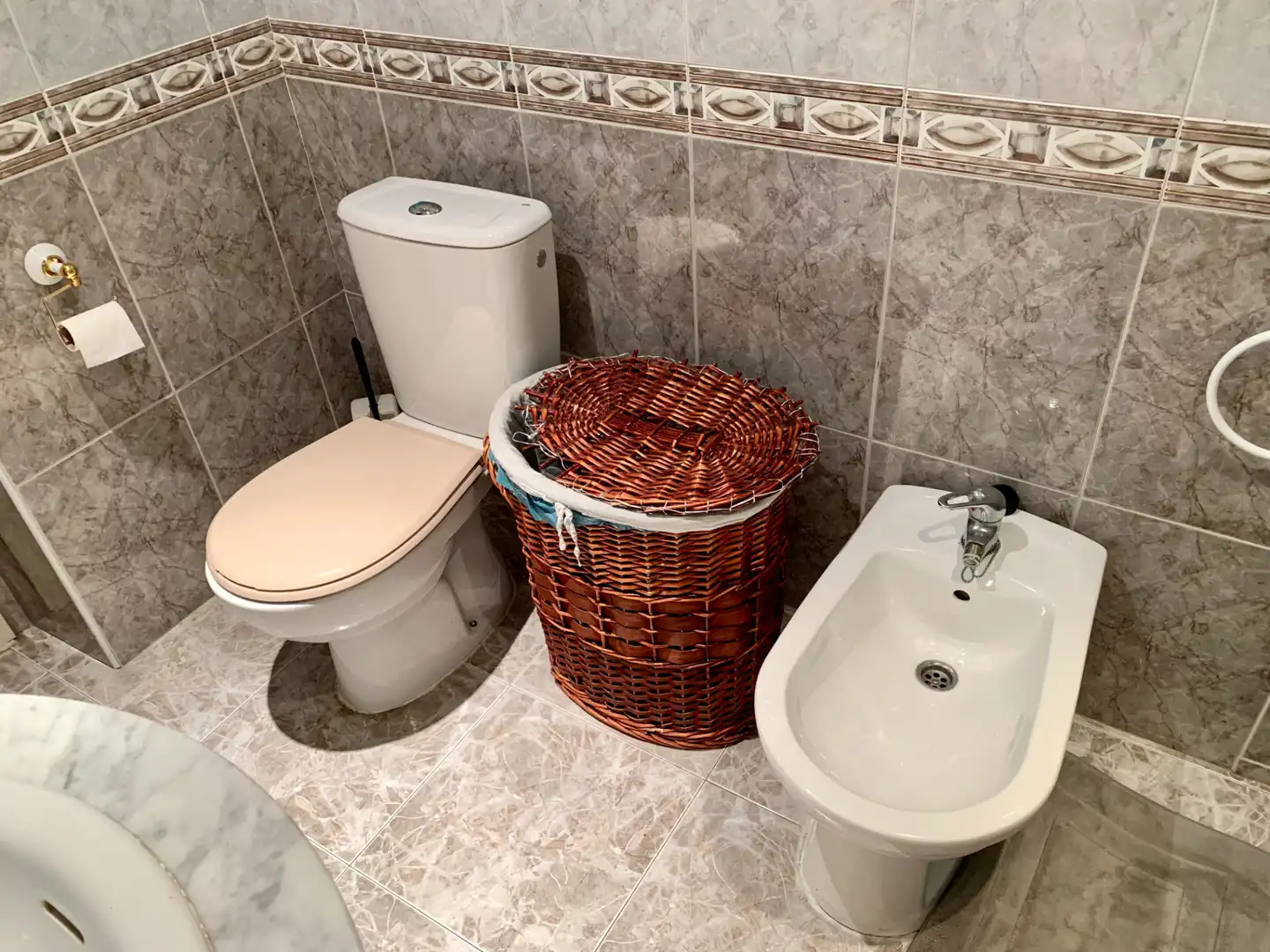 Baño de Piso de alquiler en Granada con Aire acondicionado, Calefacción y Amueblado
