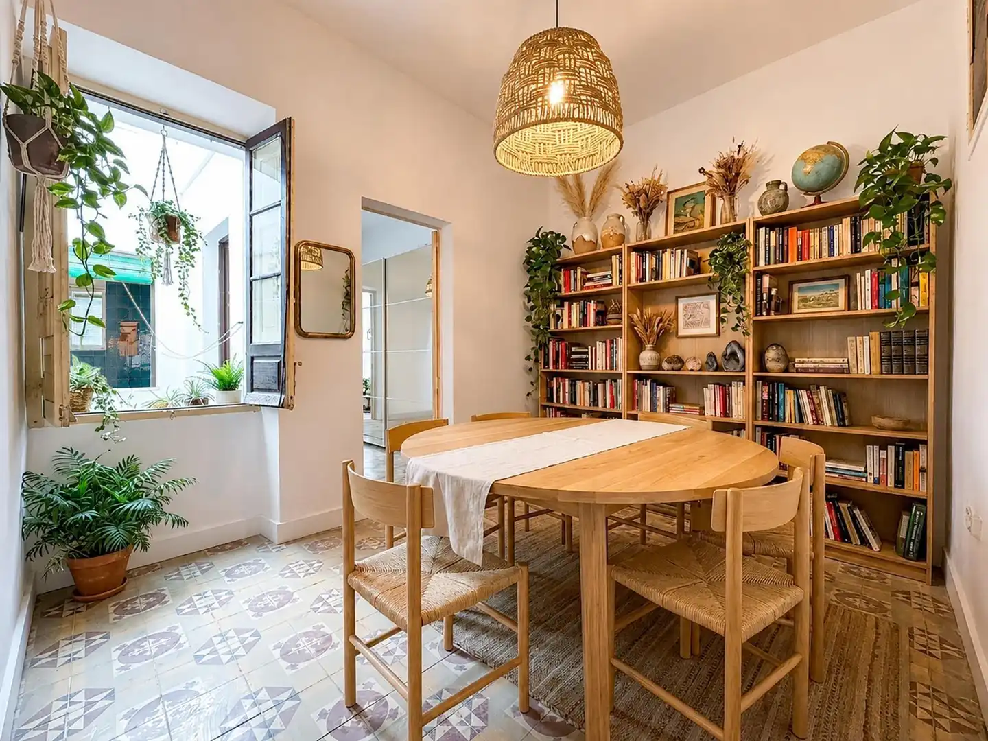 Dining room of Flat for sale in Casco Antiguo