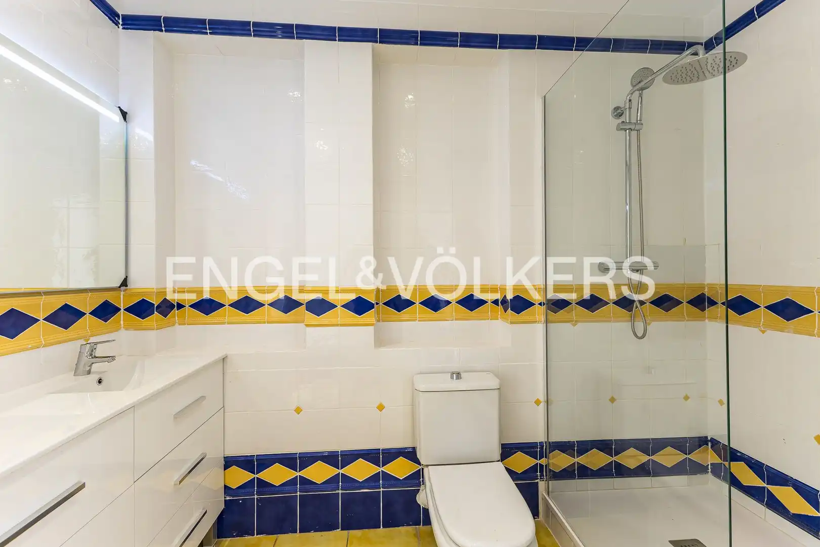 Baño de Casa o chalet de alquiler en Corbera de Llobregat con Aire acondicionado, Calefacción y Jardín privado