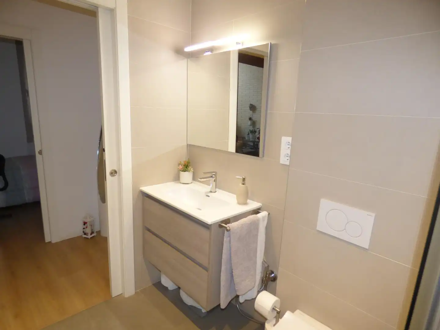Bathroom of Ground floor for sale in Pineda de Mar  with Parquet flooring and Storage room