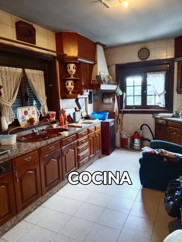Cuina de Casa o xalet en venda en Beariz amb Calefacció i Moblat