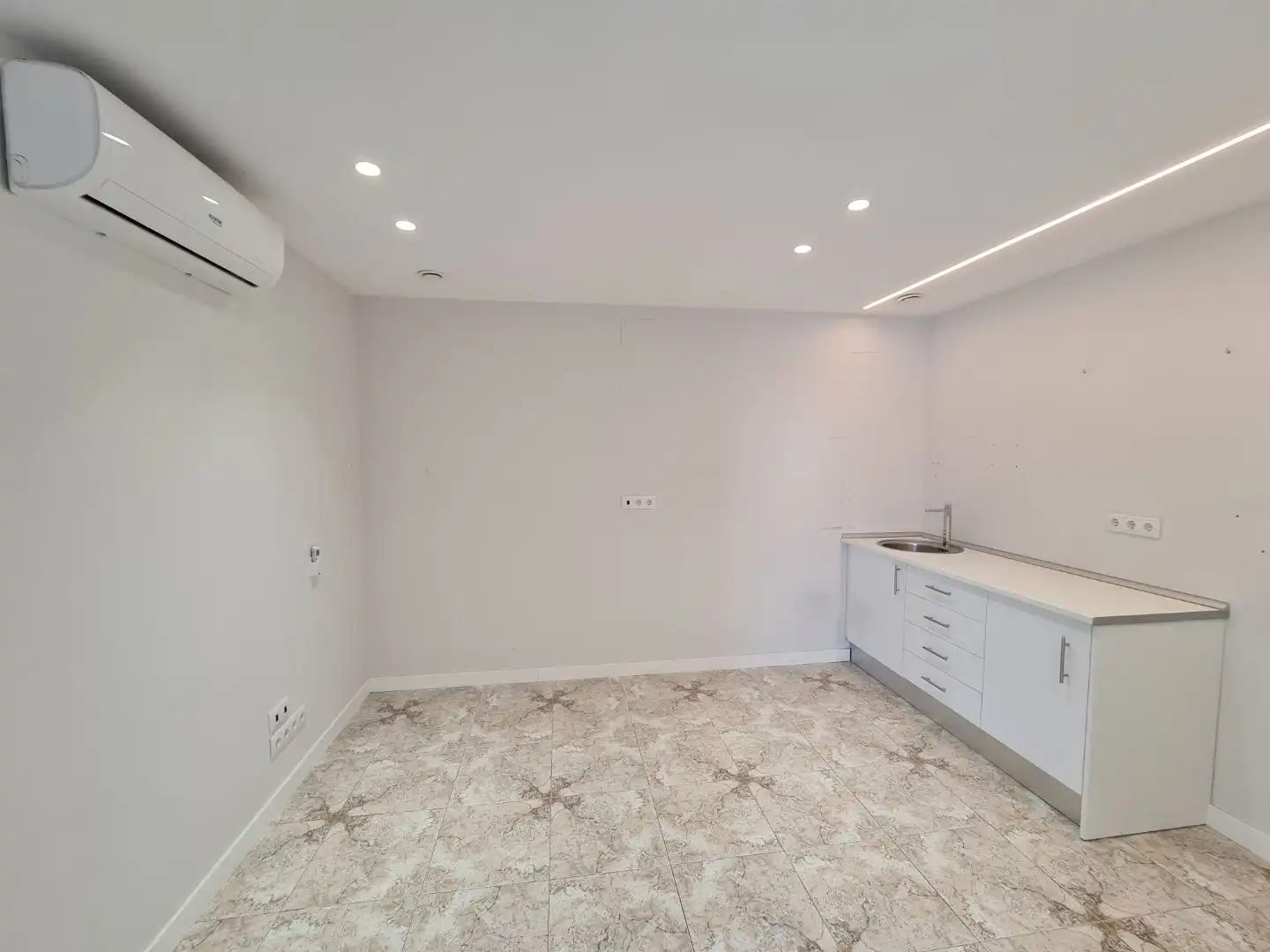Local comercial de lloguer a jacint verdaguer 32