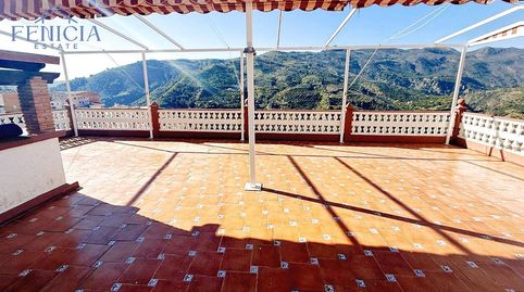 Edificio polivalente a la venta con Restaurante, Bar, Discoteca, Vivienda y Gran Terraza Panorámica en Otívar Granada