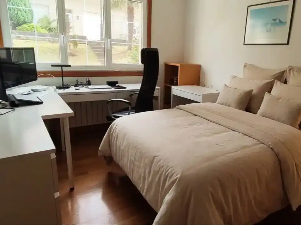 Dormitori de Casa adosada per a compartir en A Coruña Capital  amb Parquet, Traster i Moblat