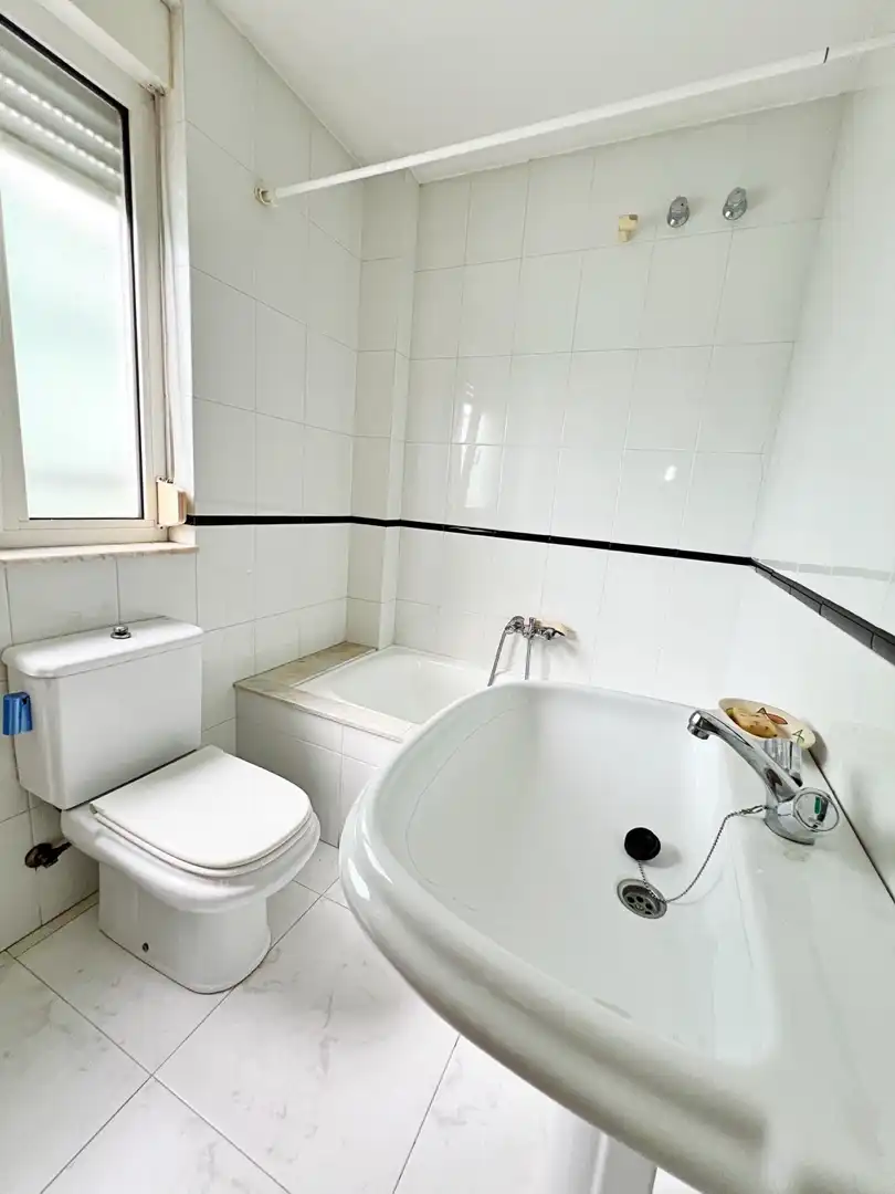 Baño de Dúplex en venta en Lugo con Calefacción, Jardín privado y Parquet