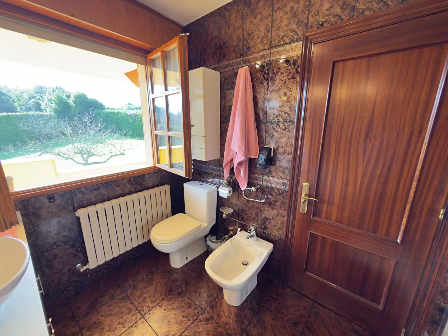 Bany de Casa o xalet en venda en Gijón  amb Calefacció, Parquet i Terrassa