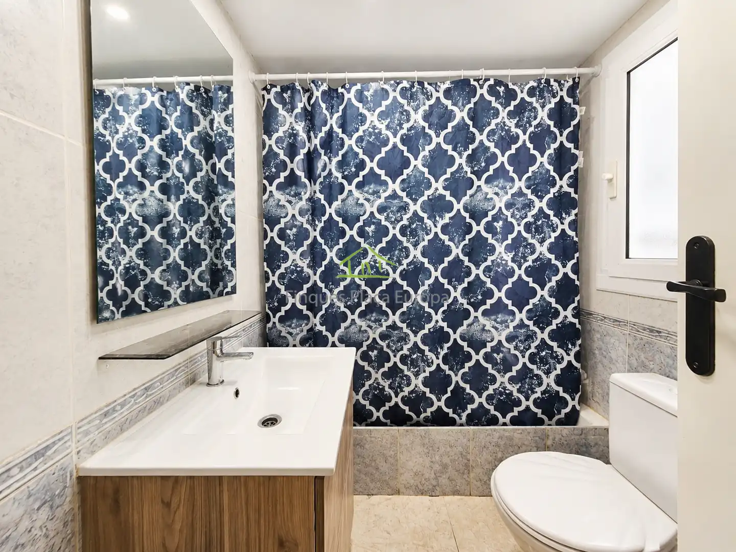 Baño de Apartamento en venta en Castell d'Aro, Platja d'Aro i s'Agaró con Aire acondicionado, Calefacción y Terraza