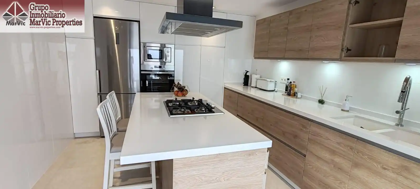 Cuina de Casa o xalet en venda en Benidorm amb Aire condicionat i Jardí privat