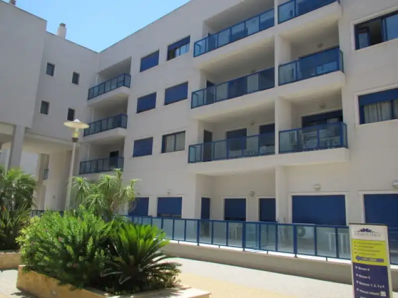 Vista exterior de Apartament en venda en Alicante / Alacant amb Aire condicionat, Calefacció i Jardí privat