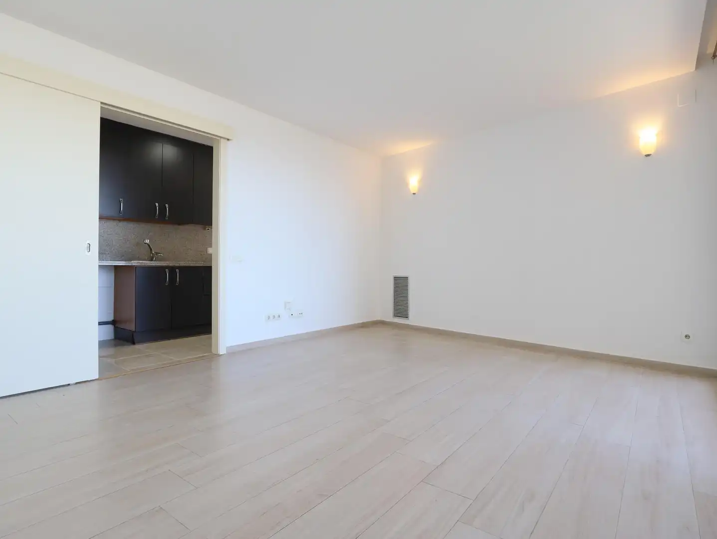 Sala d'estar de Pis en venda en Sant Adrià de Besòs amb Aire condicionat, Calefacció i Jardí privat
