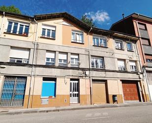 Vista exterior de Local en venda en Laviana