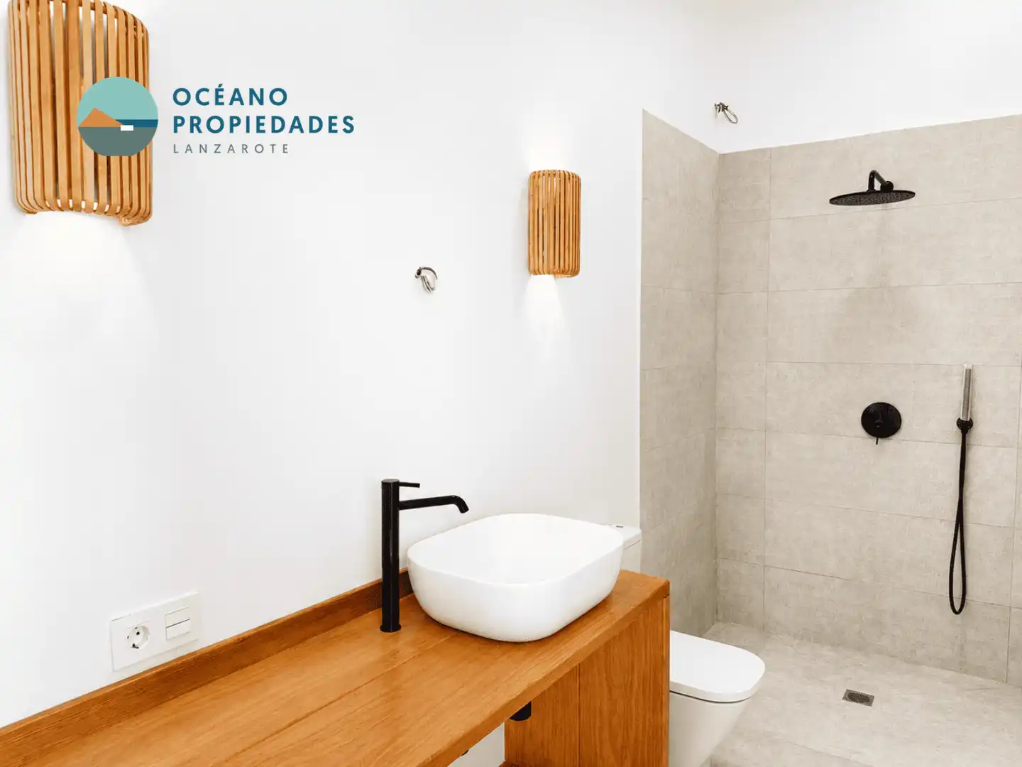 Bathroom of Houses for sale in Haría  with Private garden and Swimming Pool