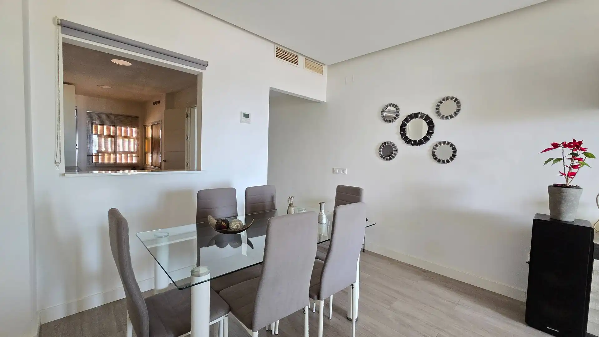 Menjador de Dúplex en venda en Manilva amb Aire condicionat, Jardí privat i Terrassa