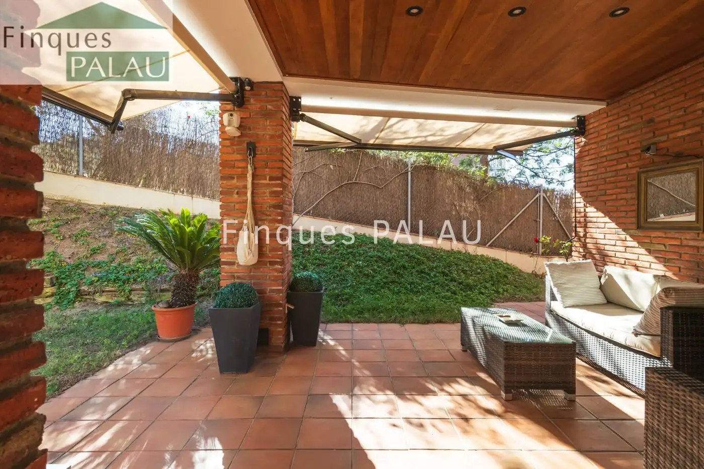 Terrassa de Casa o xalet en venda en Sant Just Desvern amb Aire condicionat, Calefacció i Jardí privat