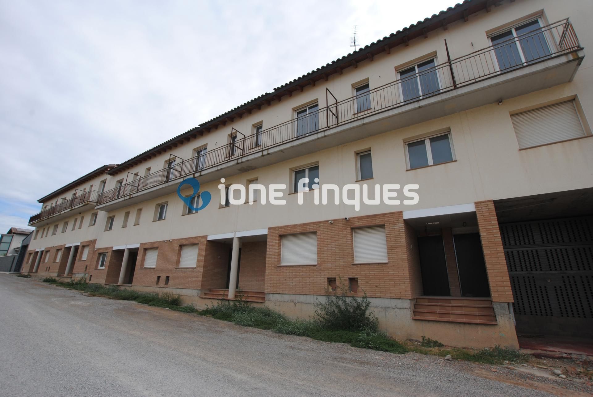 Vista exterior de Casa adosada en venda en Bellcaire d'Urgell amb Calefacció, Terrassa i Balcó