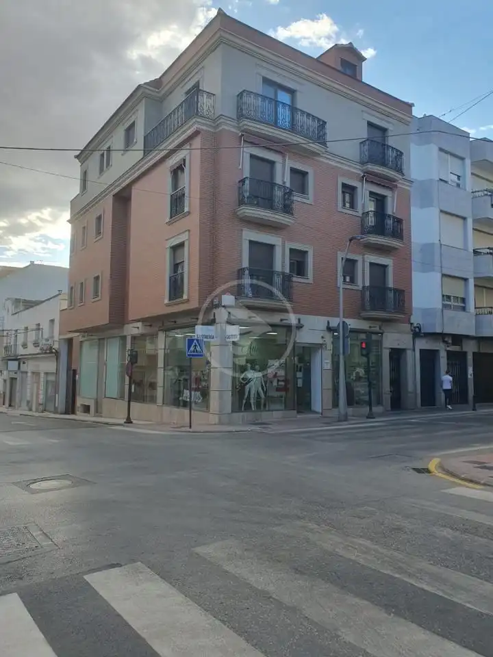 Garaje en venta en Linares