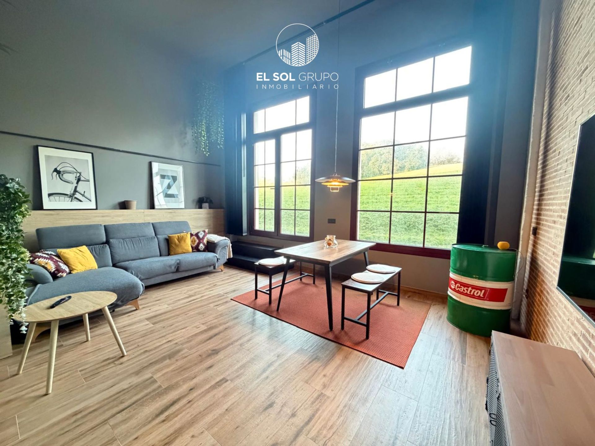 Sala d'estar de Loft en venda en Gijón  amb Calefacció, Parquet i Moblat