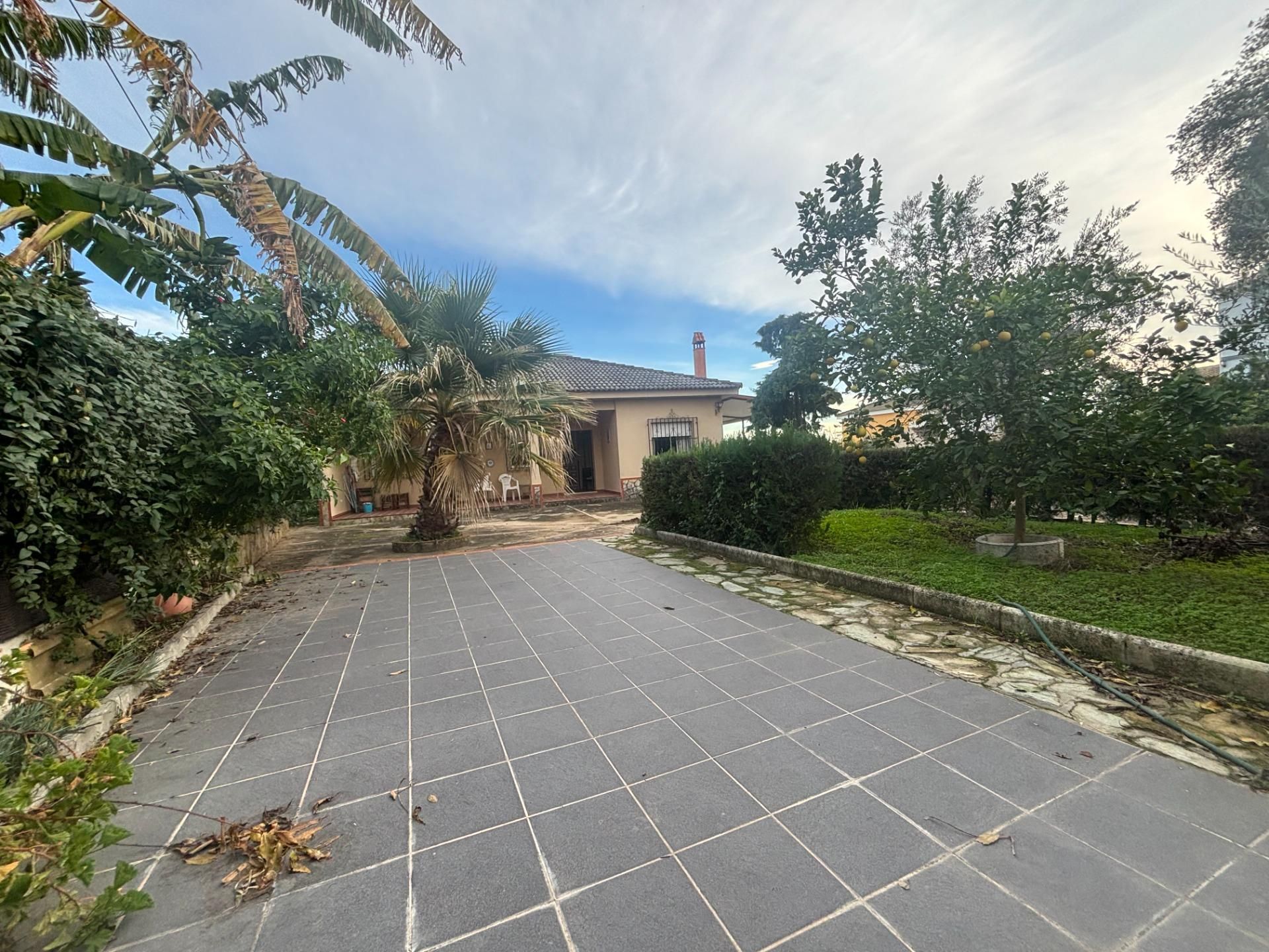 Garden of House or chalet for sale in Gerena  with Air Conditioner, Heating and Private garden