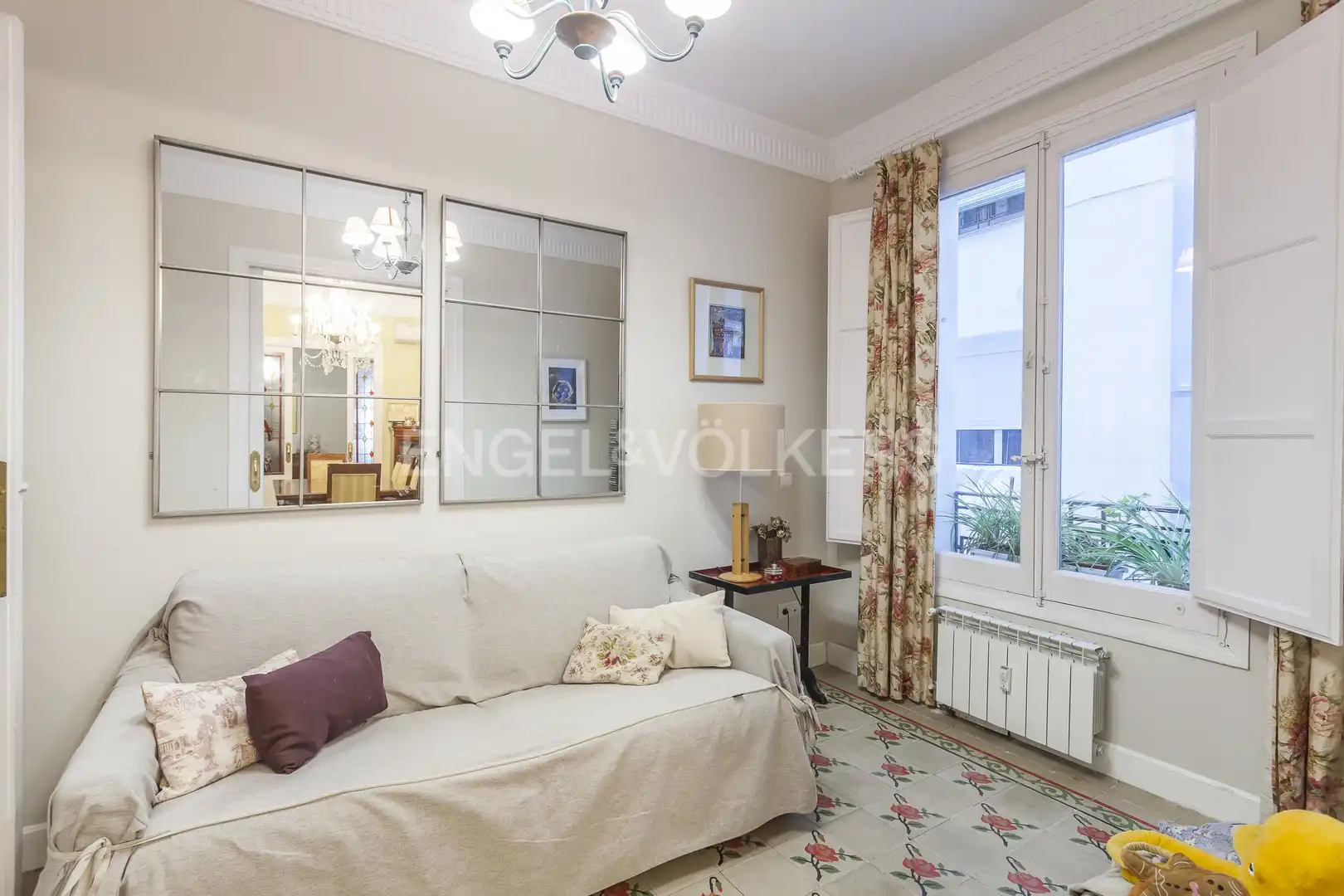 Sala d'estar de Apartament en venda en Madrid amb Aire condicionat, Calefacció i Parquet