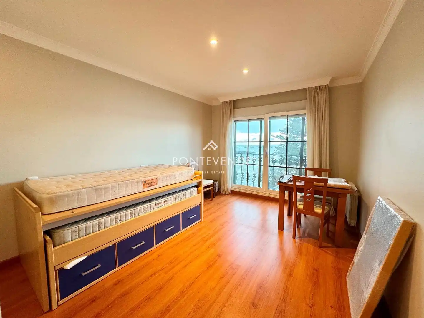Schlafzimmer von Maisonette zum Verkauf in Bueu mit Klimaanlage, Heizung und Terrasse