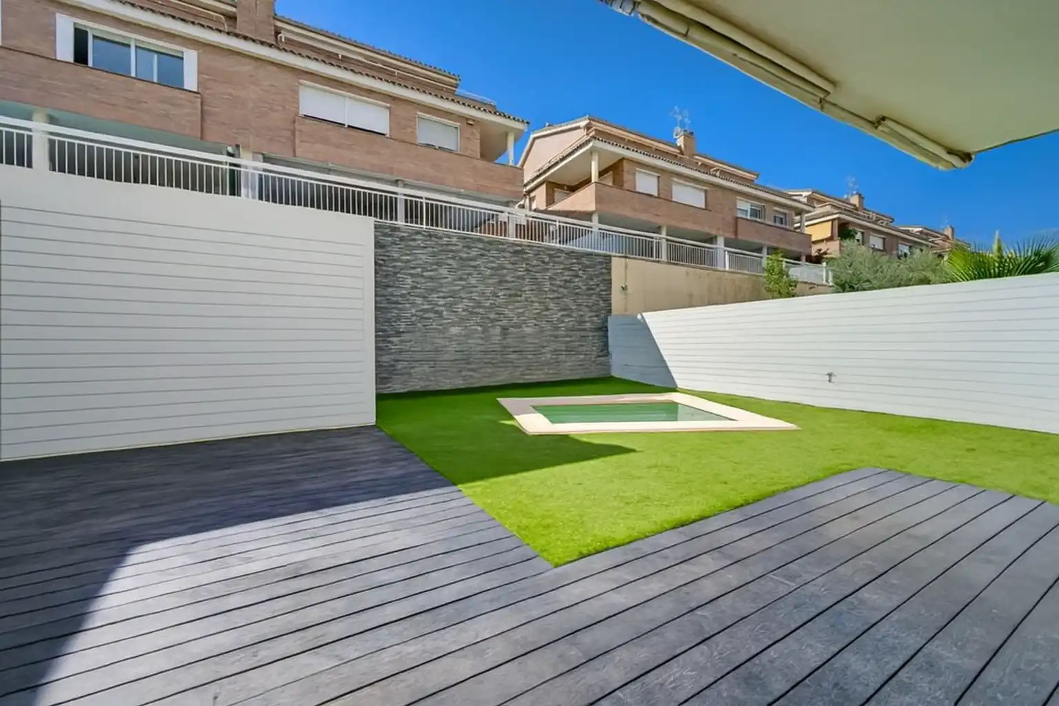 Terrassa de Casa adosada en venda en Barberà del Vallès amb Aire condicionat, Calefacció i Jardí privat