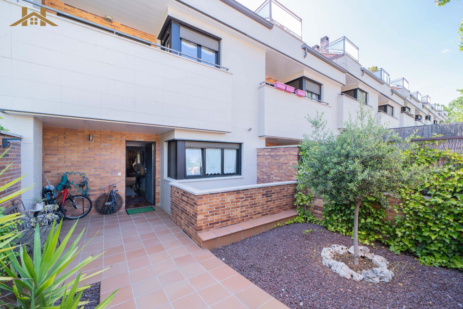 Exterior view of Single-family semi-detached for sale in Torrelodones  with Air Conditioner, Heating and Private garden
