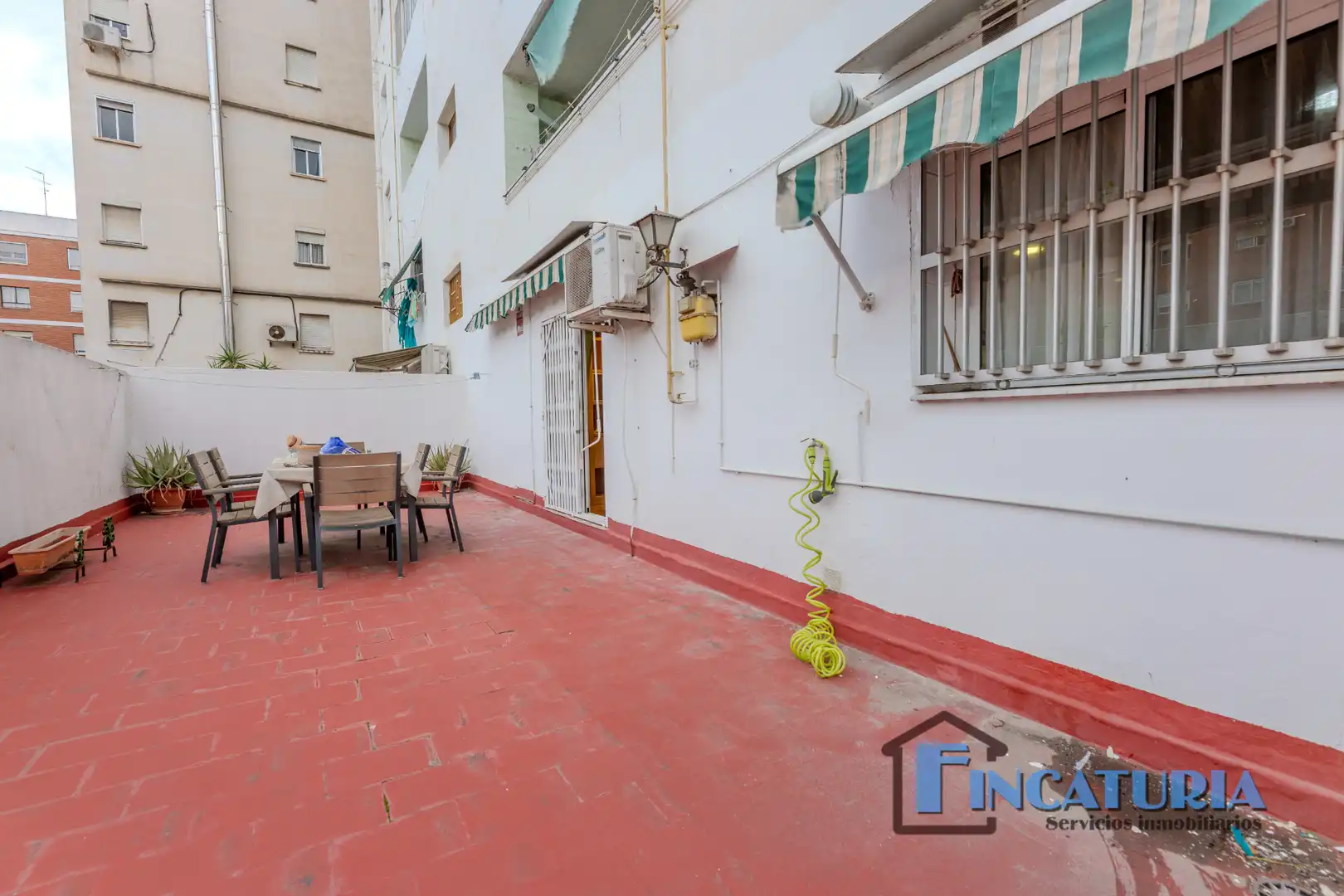 Außenansicht von Wohnung zum Verkauf in Mislata mit Klimaanlage, Parkett und Terrasse