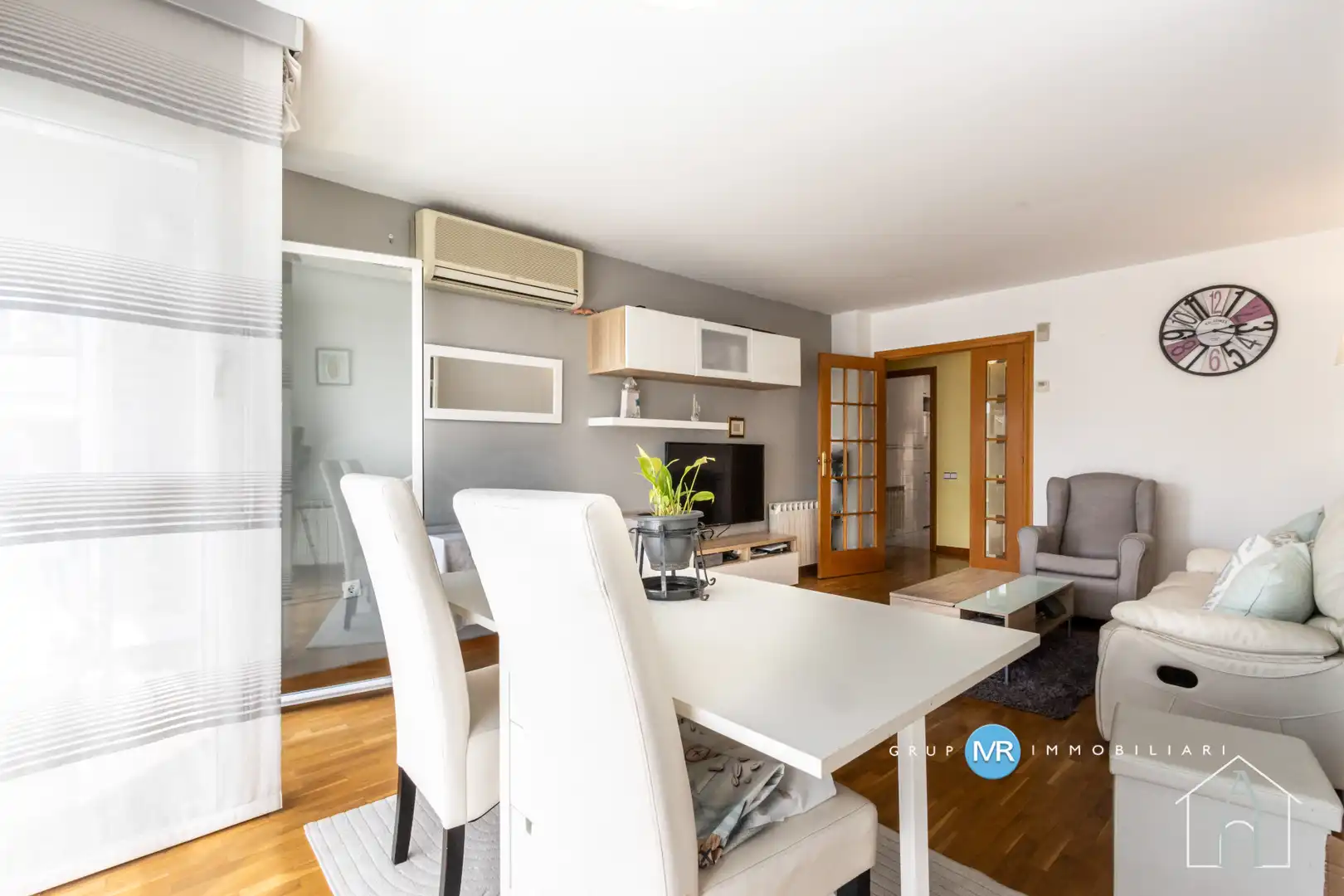 Living room of Flat for sale in Terrassa  with Air Conditioner, Heating and Parquet flooring