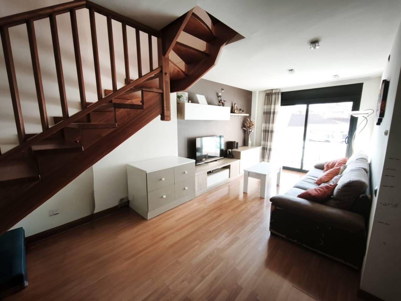 Sala d'estar de Dúplex en venda en Badalona amb Aire condicionat, Parquet i Terrassa