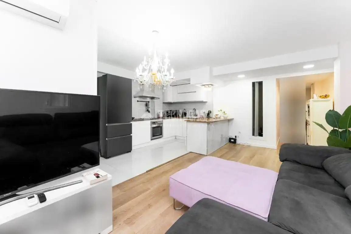 Küche von Wohnung zum Verkauf in Cornellà de Llobregat mit Klimaanlage und Parkett