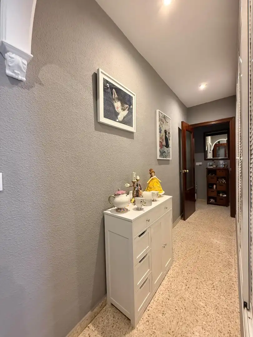 Wohnung zum Verkauf in Sevilla mit Klimaanlage, Terrasse und Balkon