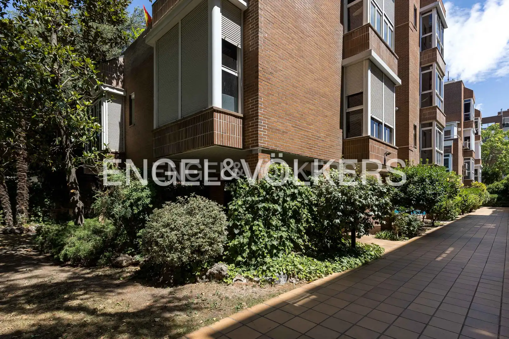 Exterior view of Flat for rent in Madrid  with Air Conditioner, Heating and Private garden